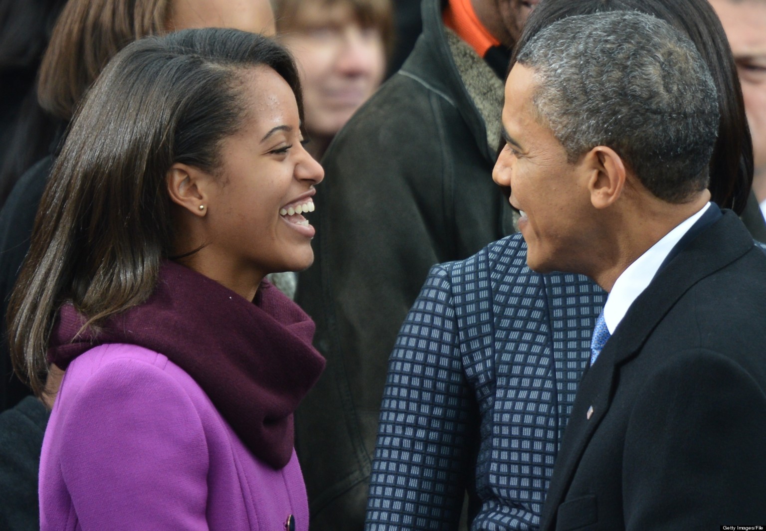 Pillaron a la hija de Obama rumbeando en la universidad