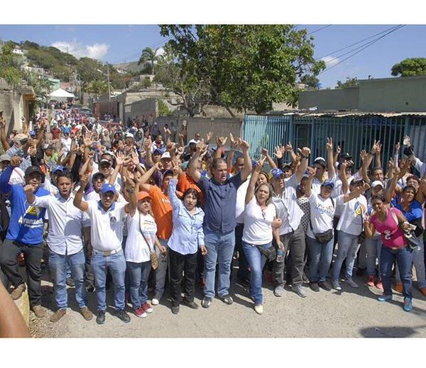 Candidatos de VP buscan solventar la desidia en comunidades abandonadas