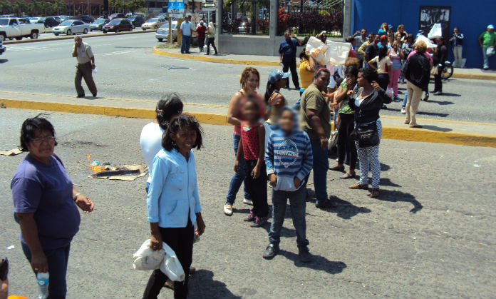 Clientes de Mercal Patarata protestaron por falta de comida