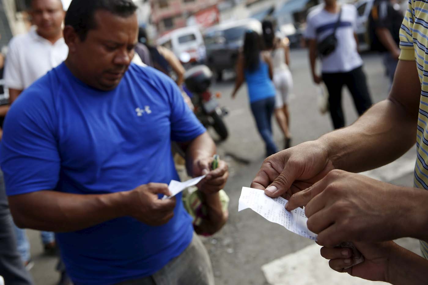 Así quedan los salarios para la administración pública tras ajuste del 20%