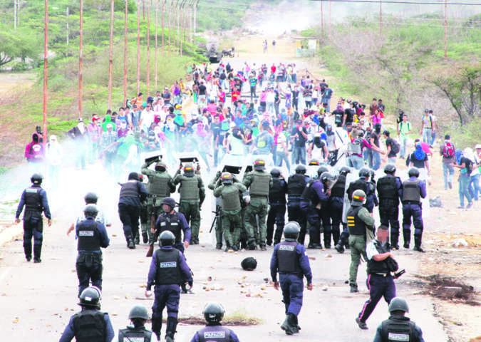 Estudiantes de la UNEFM protestaron en la intercomunal de Coro