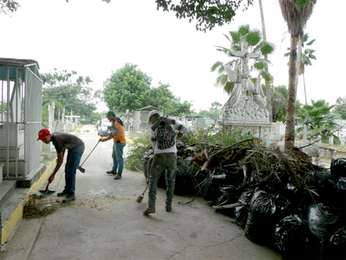 Alistan cementerios municipales en Maracay para el Día de los muertos