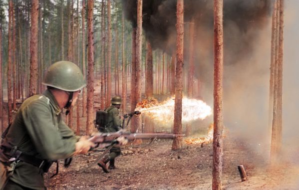 Foto: Soldado con lanzallamas, Niinisalo, Finlandia, 1942  / gizmodo.com