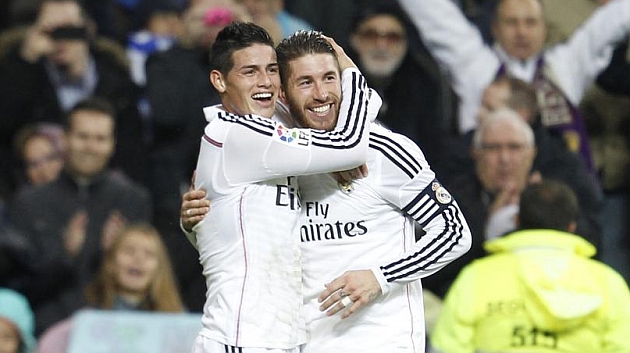 Sergio Ramos le estampó un balón a James Rodríguez (FOTO)