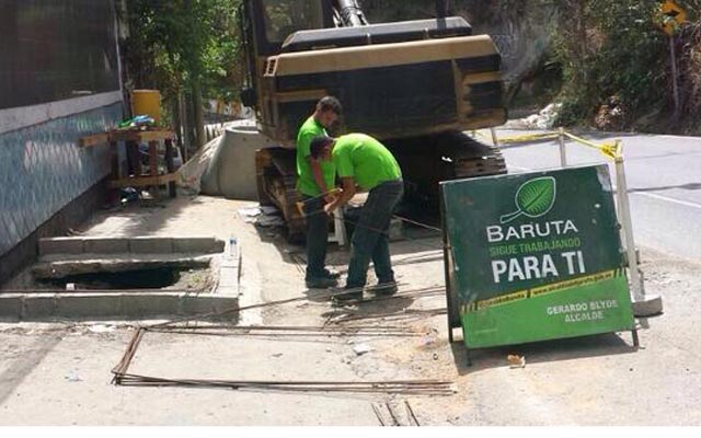 construcción de drenajes en Av Principal de Las Minas