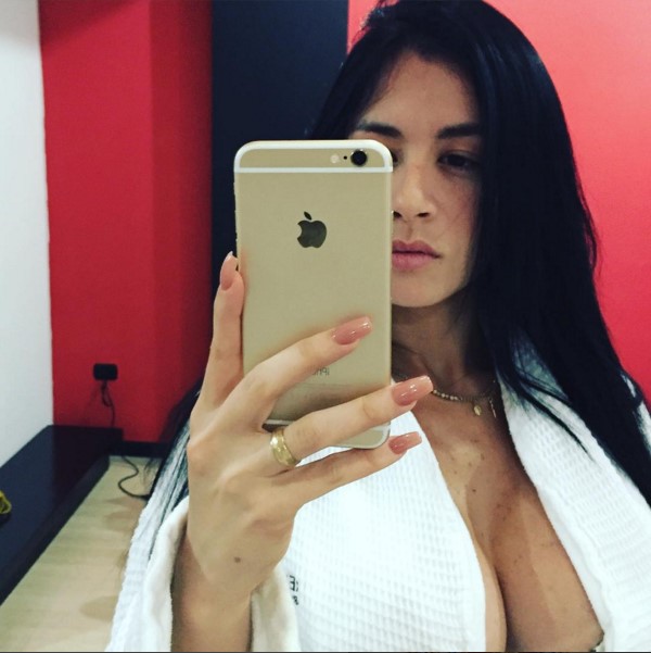 ¡Platinada! Diosa Canales sorprendió con un nuevo look