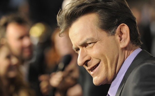 Charlie Sheen asegura que hay más personas VIH positivas en Hollywood