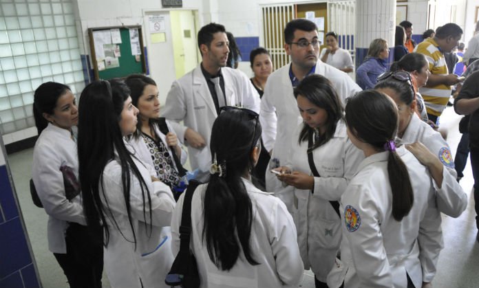 Médicos adscritos al ministerio no han recibido aumento salarial