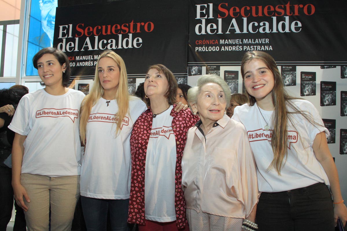 En honor a los presos políticos y a sus esposas fue presentado el libro “El Secuestro del Alcalde”