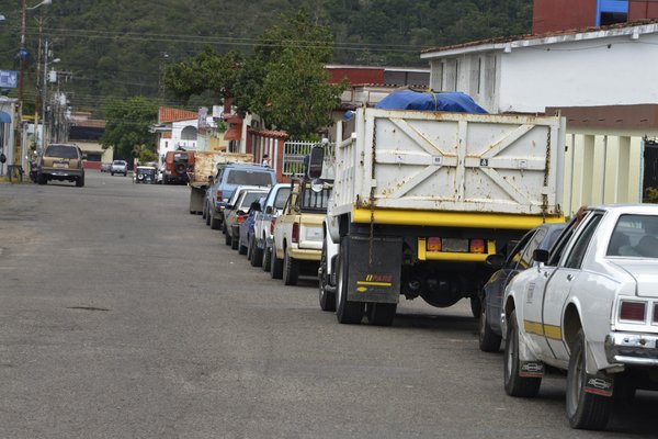 El miércoles 18 había colas por gasolina en el casco de Rubio.