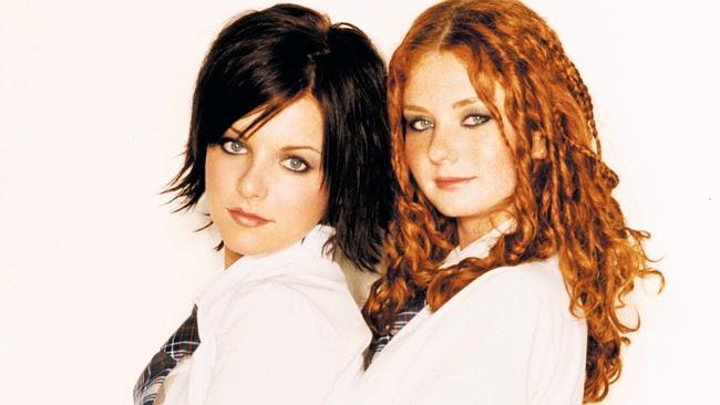 ¿Se acuerdan de las t.A.T.u? Una de ellas perdió su voz