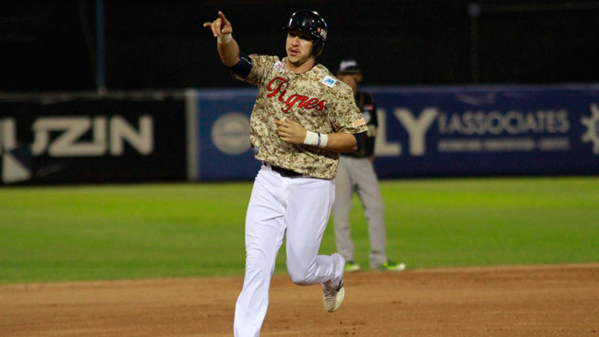 Hernán Pérez sacó todo su poder para aplastar a los Leones del Caracas