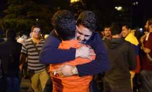 Venezuelan opposition supporters celebrate the results of the legislative election in Caracas, on the early morning December 7, 2015. Venezuela's opposition won --at least--a majority of 99 out of 167 seats in the state legislature, electoral authorities said Monday, the first such shift in power in congress in 16 years.   AFP PHOTO/FEDERICO PARRA / AFP / FEDERICO PARRA