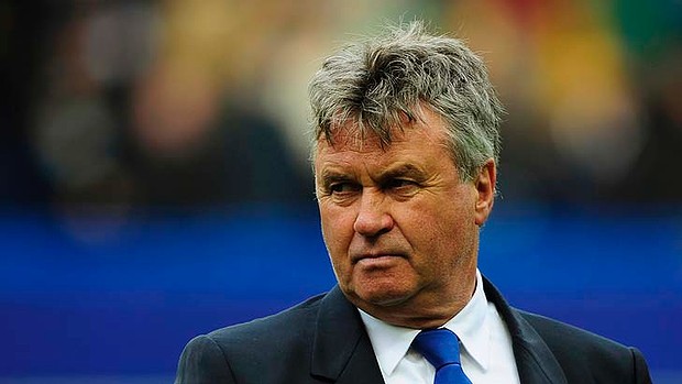 Guus Hiddink, el favorito de las casas de apuestas para sustituir a Mourinho