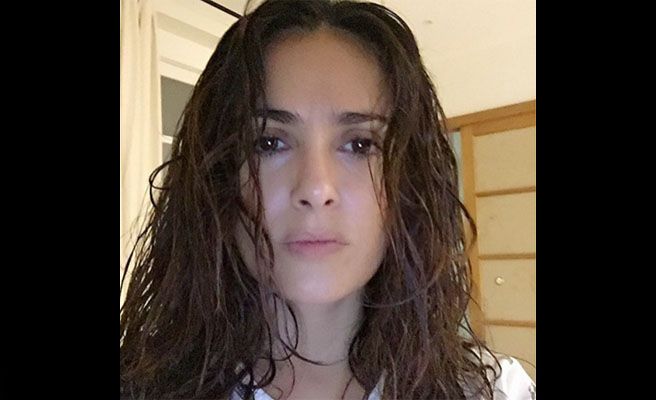 ¡Sin maquillaje pero buenota! Salma Hayek presume su belleza latina en Instagram