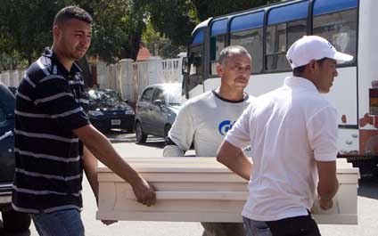 Le aplasta la cabeza de su sobrino de dos años por accidente