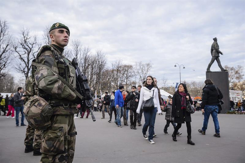 París cancela los fuegos artificiales de Nochevieja en los Campos Elíseos