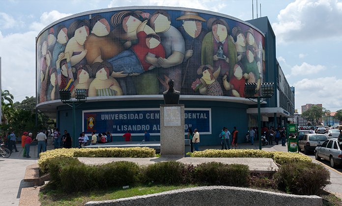 Ucla paraliza semestre por comida