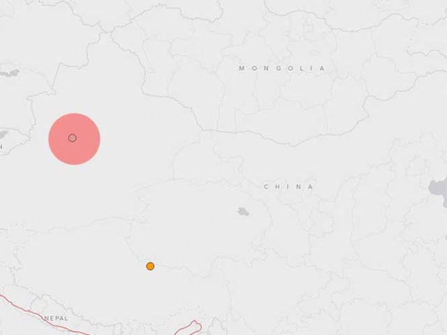 El epicentro fue ubicado a una latitud de 42.19 grados norte y una longitud de 84.12 grados este, según el CENC.