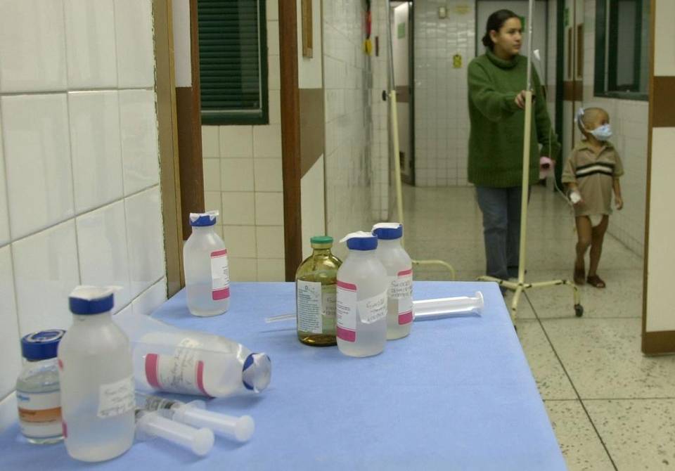 Los medicamentos para el cáncer y para diálisis también son escasos. Los más afectados son los pacientes de bajos recursos. LESLIE MAZOCH ASSOCIATED PRESS  