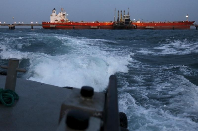 Cargamentos de crudo venezolano están varados en el mar en tanqueros con cascos contaminados