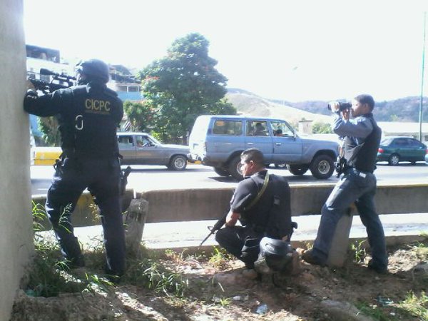 Enfrentamientos entre policías y delincuentes dejaron más de 10 abatidos este jueves