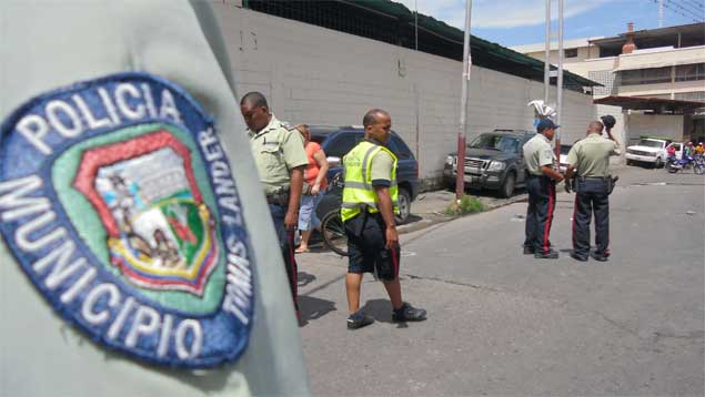 Ultimaron a a funcionario de Poli-independencia para robarle el arma