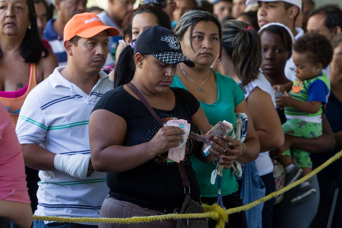 La Unidad ampliará el “puerta a puerta” para encarar la crisis económica que afecta al país