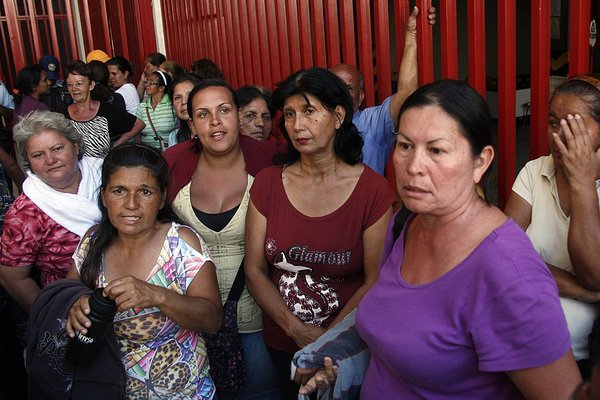 Con indignación, denunciaron que cerraron las puertas del establecimiento y no pudieron acceder a los productos el único día de la semana que les corresponde comprar