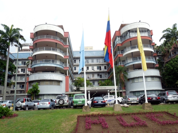 ¡El colmo! Vigilantes de la UCV agredieron y robaron a madre e hija que iban al Hospital Universitario