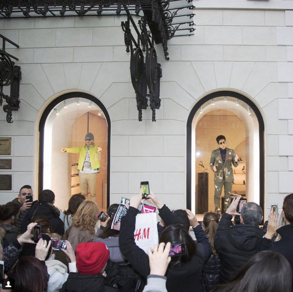 ¡Genial! Ben Stiller y Owen Wilson sorprendieron como maniquíes en Roma (Fotos y video)