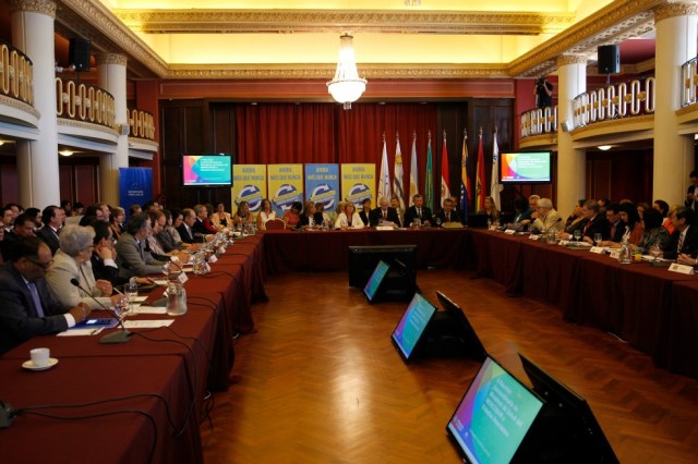 Vista general de la reunión de ministros de Salud de países integrantes del Mercosur y la Celac para discutir el avance del zika en la región hoy, miércoles 3 de febrero de 2016, en la sede del Mercosur de Montevideo (Uruguay). EFE/Juan Ignacio Mazzoni