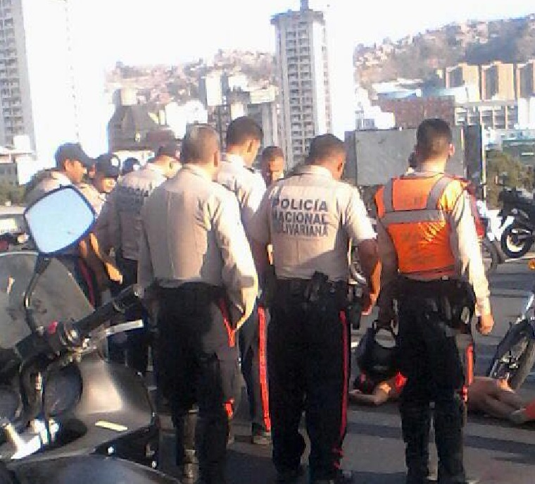 Asesinan a mujer a la salida del túnel de La Planicie