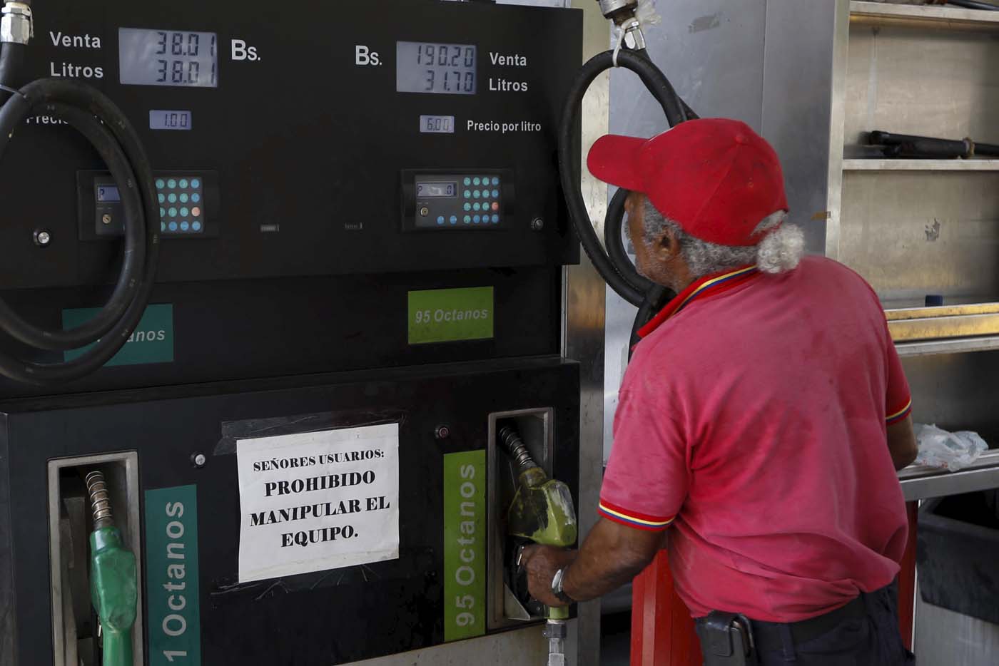 Un día después del aumento: Gasolina de 91 vuela y la de 95 se “abolla”