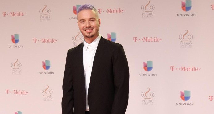 ¡Escándalo! Este famoso cantante ¿se declara gay en pleno escenario de Premio Lo Nuestro?