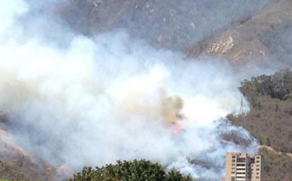 Restringen acceso al Parque Nacional El Ávila por incendio (FOTOS)