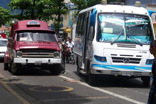 Por falta de combustible en la frontera el transporte presta deficiente servicio