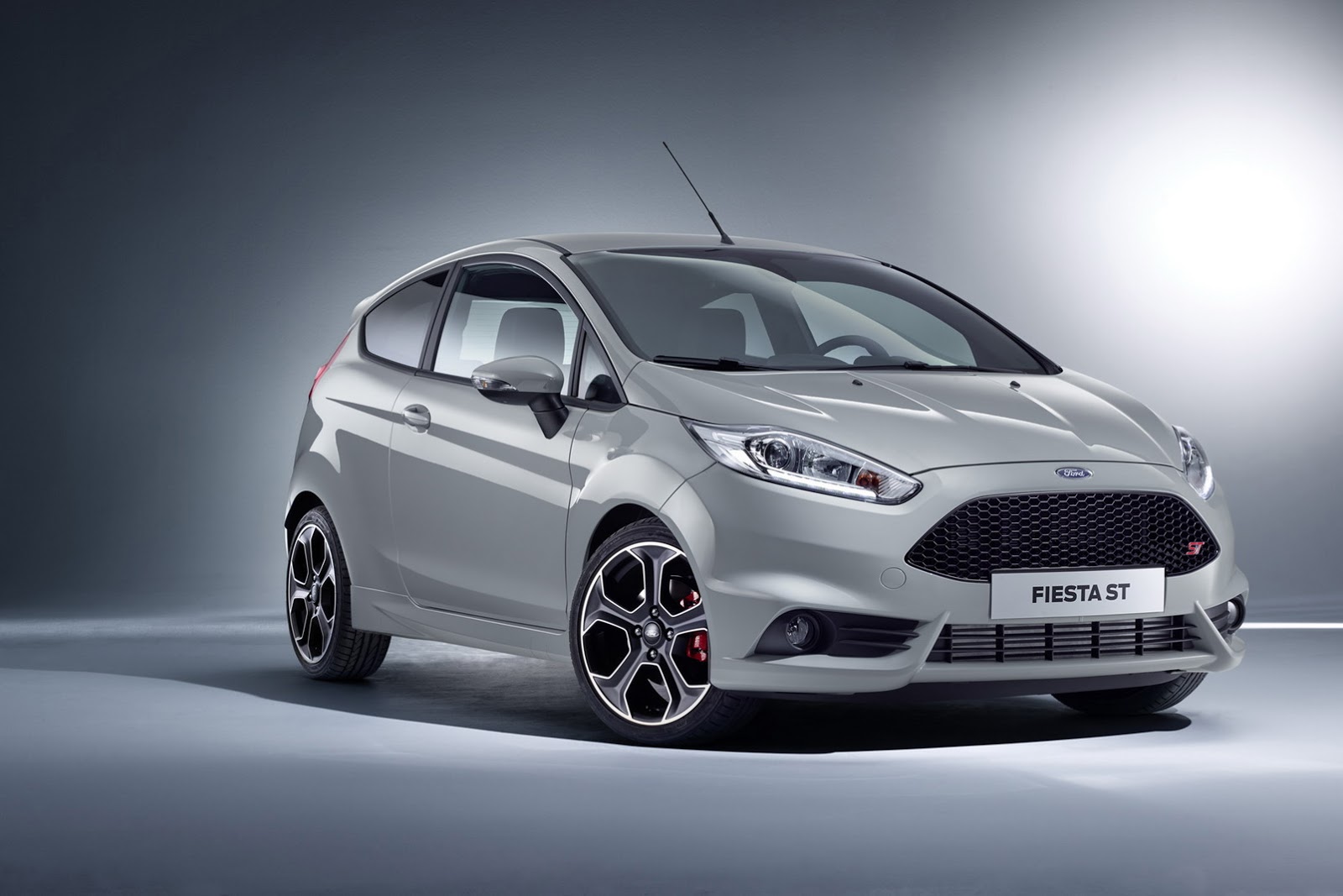 Contempla el Ford Fiesta ST200: La nueva “balita” que solo observaremos en FOTOS