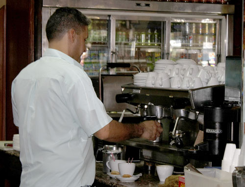 Tomarse un cafecito golpea el bolsillo de los venezolanos