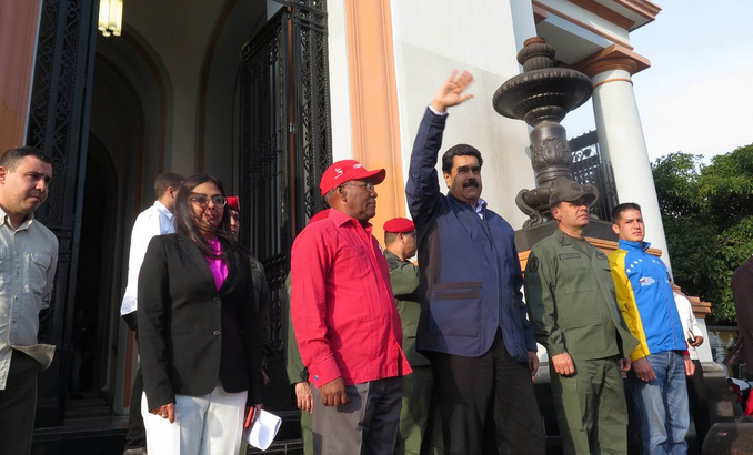 Fuerte cacerolazo contra Maduro cuando salía del Panteón Nacional (Video)