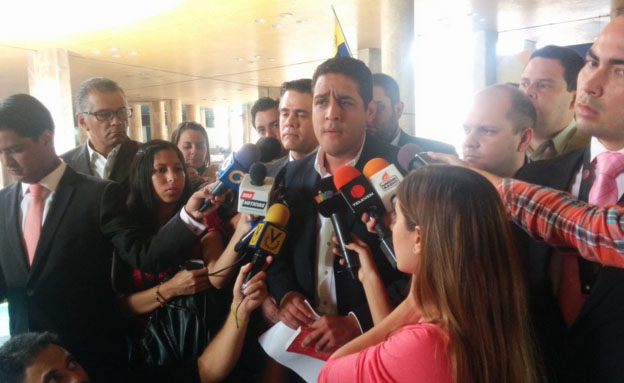 Diputados acudieron al CNE para exigir celeridad en gestiones para el revocatorio