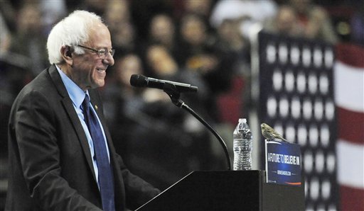 Ave se roba el espectáculo en mitin de Bernie Sanders en Portland