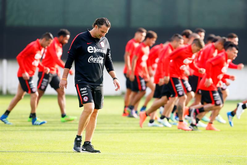 Pizzi cuestionó el campo de La Carolina: va a condicionar el partido ante Venezuela