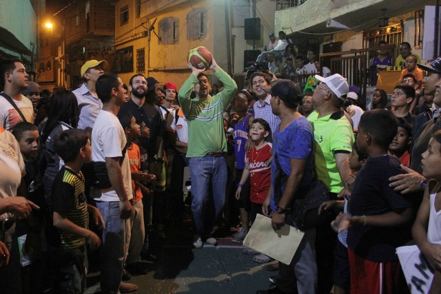 Ocariz entregó nuevo espacio deportivo a niños y jóvenes de Maca