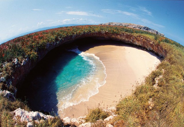 playa-amor-puerto-vallarta-mexico