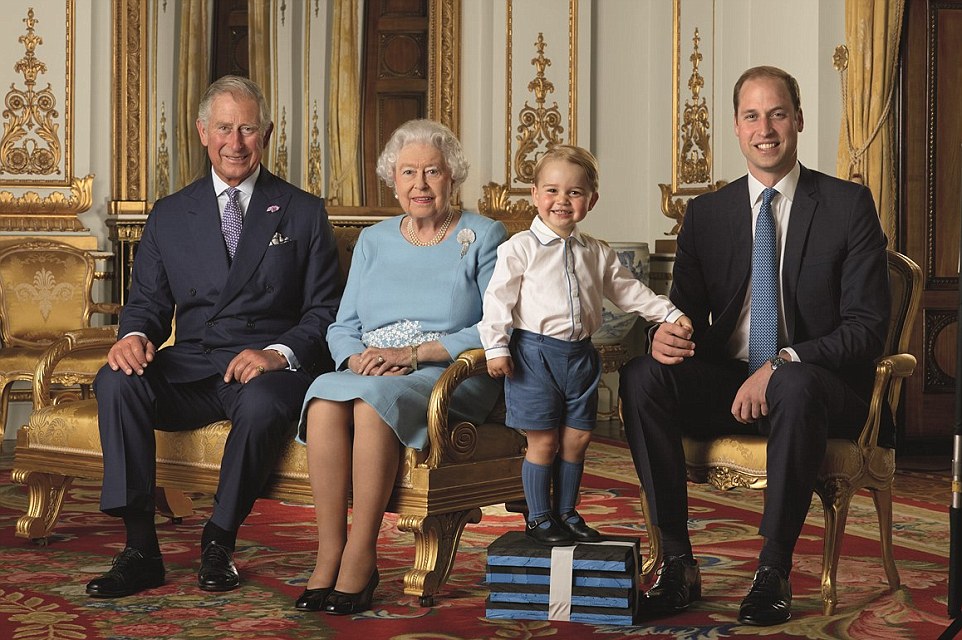 El principito George en el retrato por el 90 cumpleaños de Isabel II