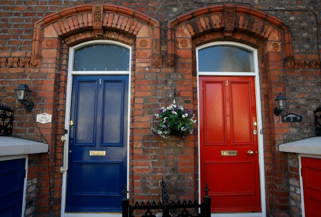 Liverpool vs Everton - Vista general de puertas rojo y azul fuera del estadio antes del partido Acción Imágenes vía Reuters / Carl Recine Livepic