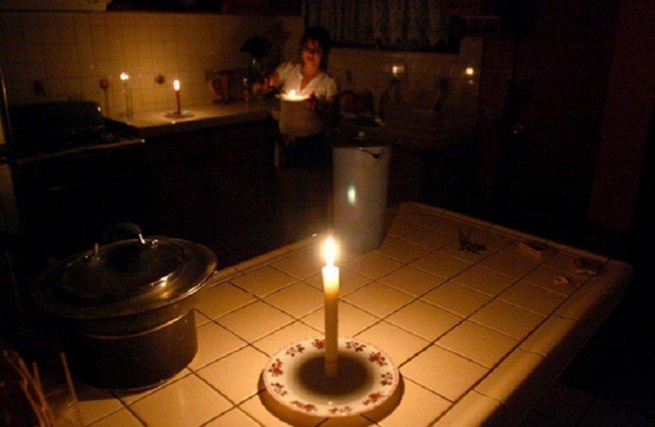 Vecinos de Los Teques sin luz desde horas de la madrugada de este #26Feb