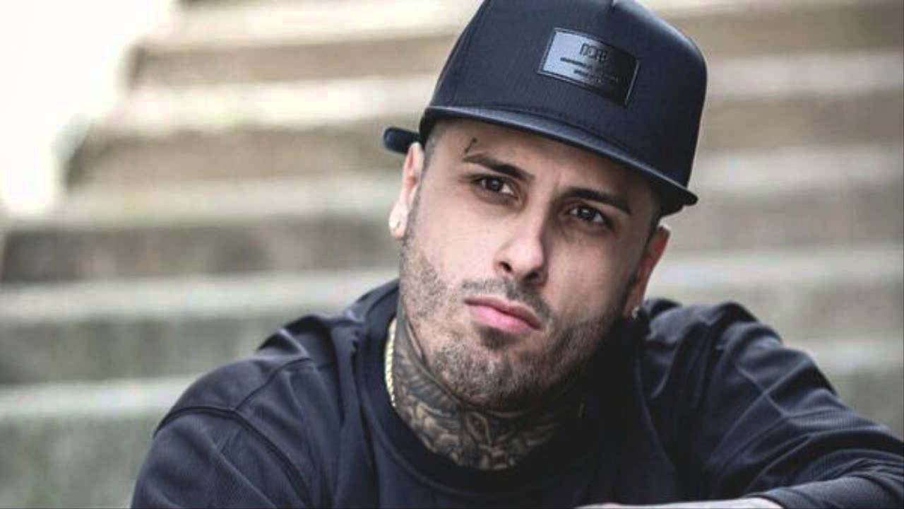 Nicky Jam gana dos premios en los  Latin Billboard  2017 y se los dedica a Venezuela