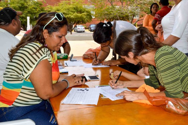 RECOLECCION DE FIRMAS MARACAIBO 28.04 (3)